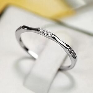 A Delicate And Minimalist Elegant Style Ring for Women, Featuring Micro-Set Zirconia Stones, Perfect As a Gift for Brides, Weddings, Engagements, Or Proposals.