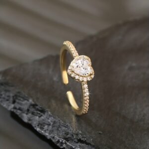 1 Luxurious and Elegant Copper-Inlaid Synthetic Zirconia Heart Ring, Eternal Love Wedding Band