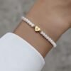 Hot Classic A-Z Heart Lnitial Letter Bracelet Women Temperament Lmitation Imitation Pearl Bead Bracelet for Women Jewelry Gift