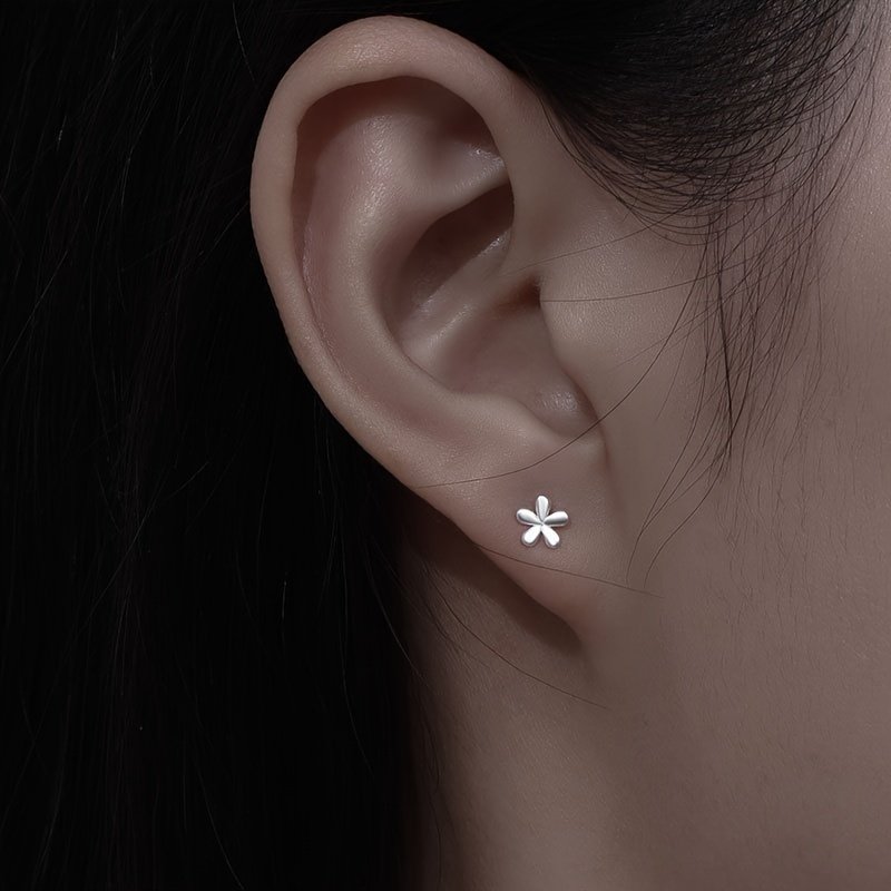 Pierced Ear Studs Exquisite Mini Small Flower Stud Earrings - Image 9