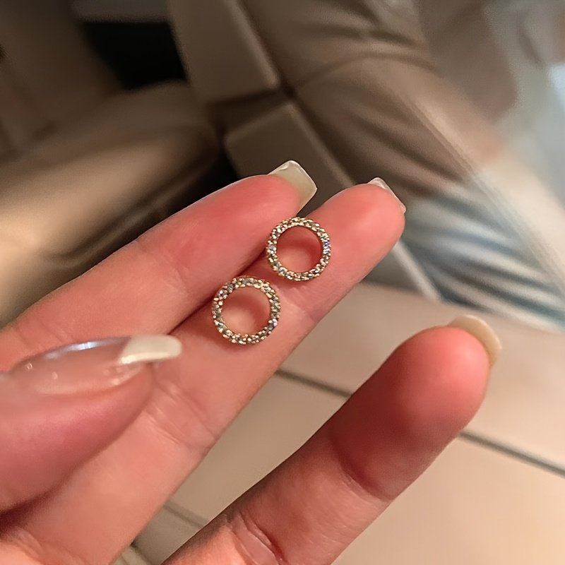 Popular Exquisite Small Round Hoop Earrings, Fashionable and Simple Light Luxury Versatile Elegant Stud Earrings - Image 3